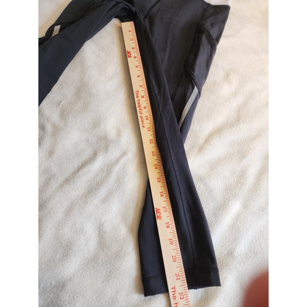 Lululemon Size 6 Run: Back On Track Crop Leggings 22" Black White Silver Pockets - Picture 7 of 7